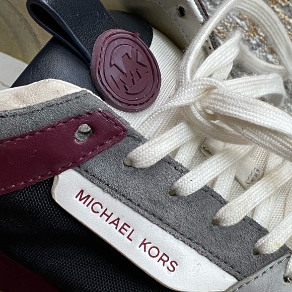 Micheal Kors sneakers M 8.5 - Picture 6 of 8